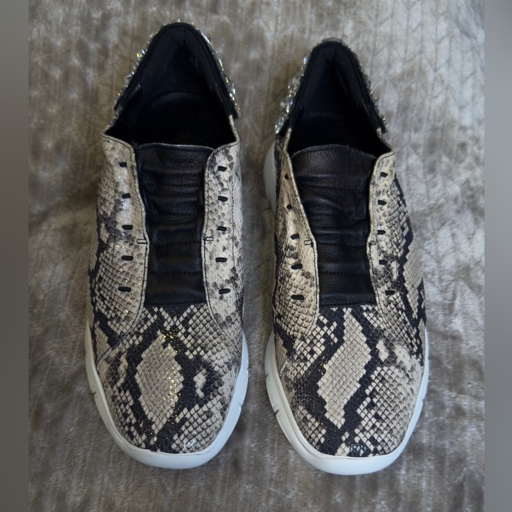 Sesto Meucci Cupid sneaker in a snakeskin print Size 6